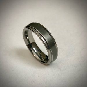 Triton tungsten carbide ring, size 9